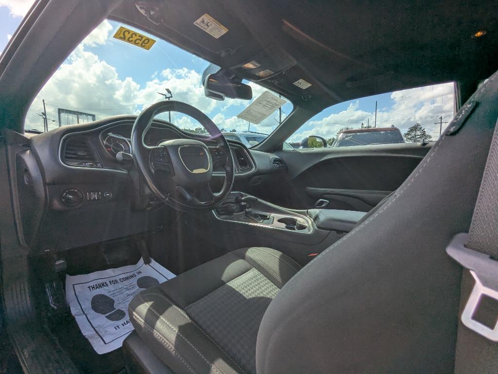 2016 Dodge Challenger SXT photo