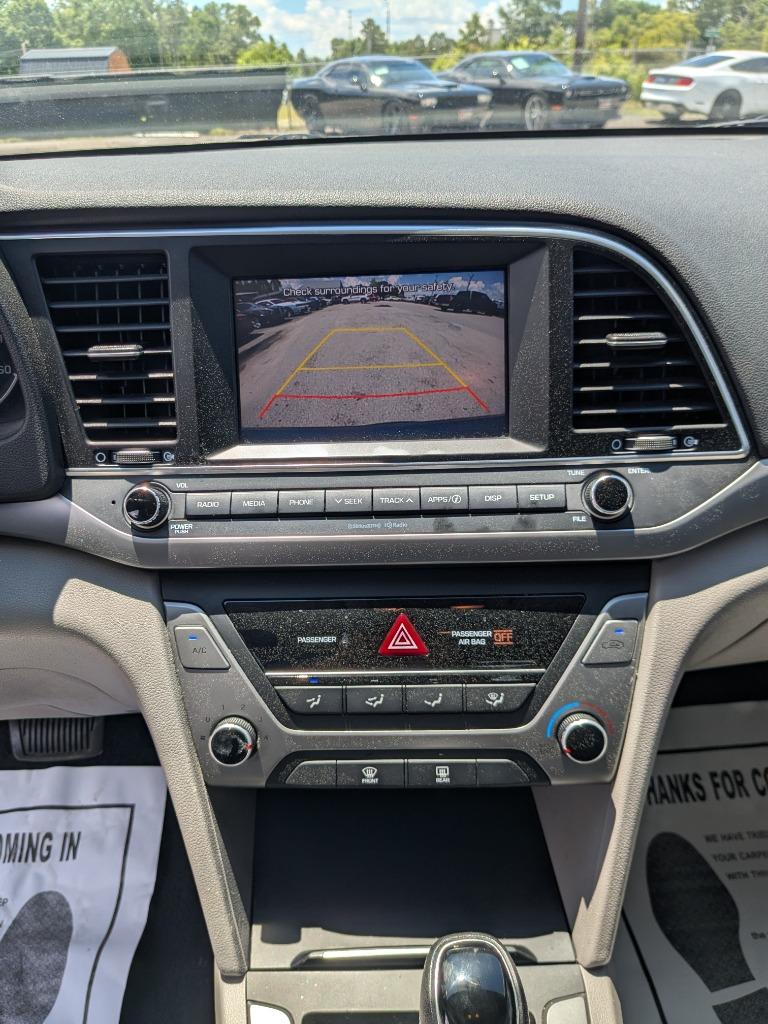 2017 Hyundai Elantra SE photo
