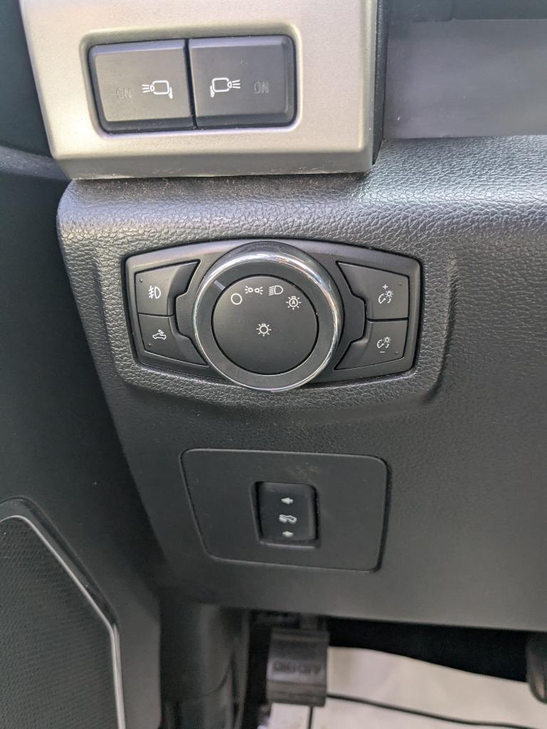 2016 Ford F150 Lariat photo