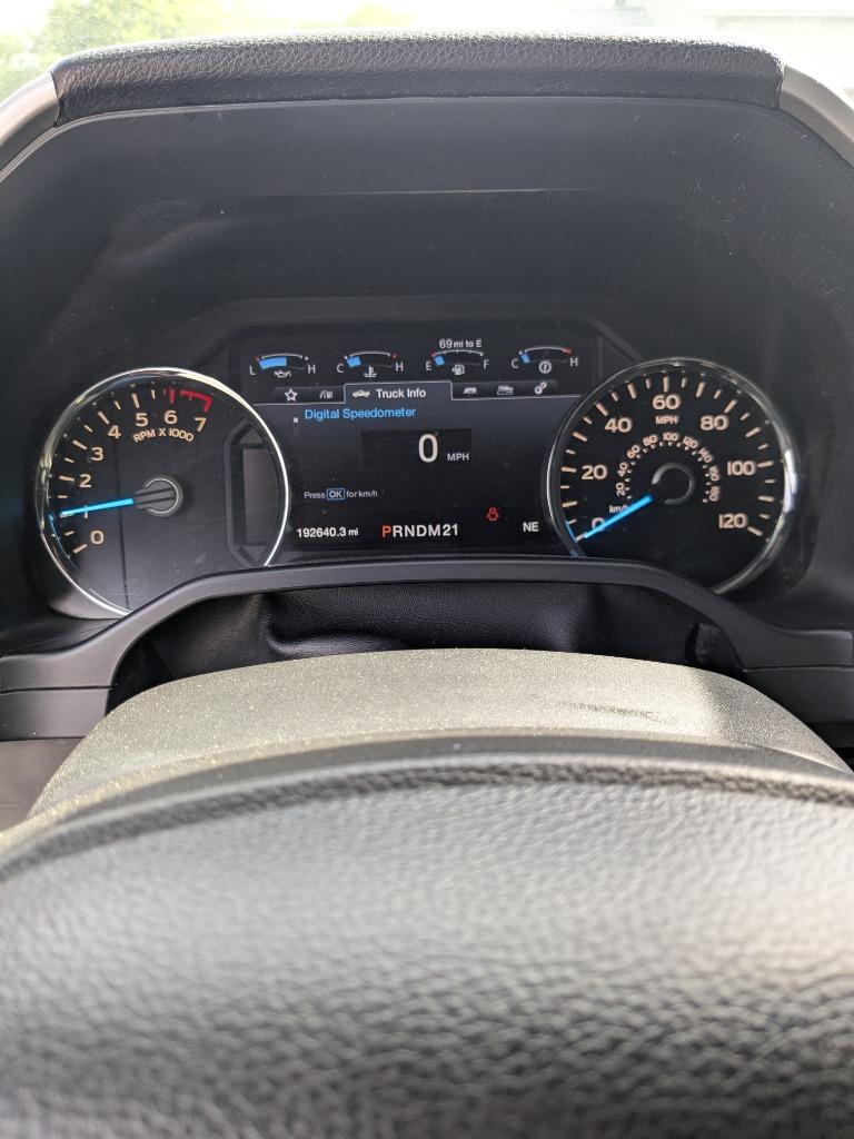 2016 Ford F150 Lariat photo