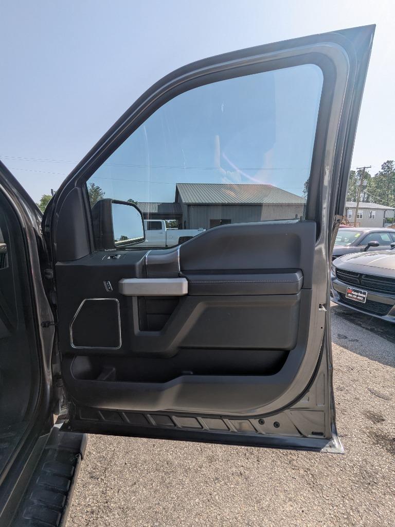 2016 Ford F150 Lariat photo