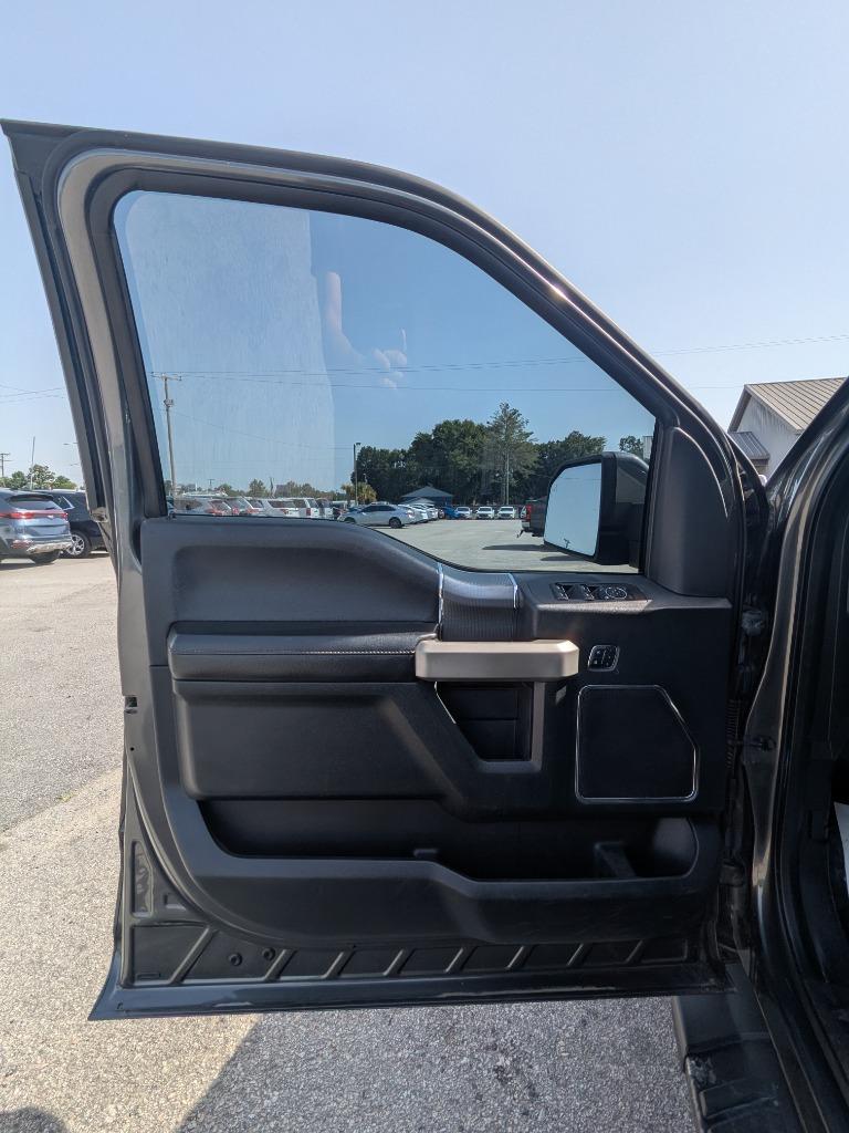 2016 Ford F150 Lariat photo