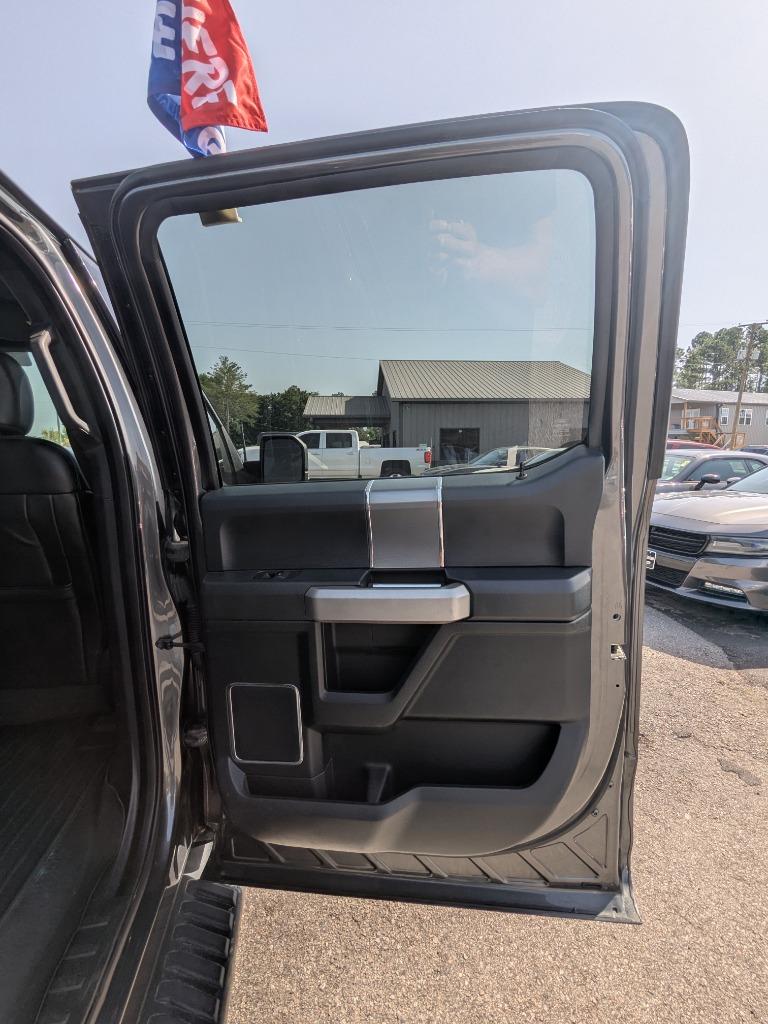 2016 Ford F150 Lariat photo