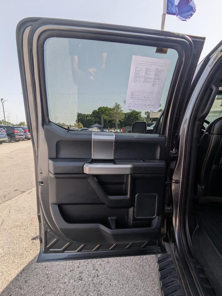 2016 Ford F150 Lariat photo