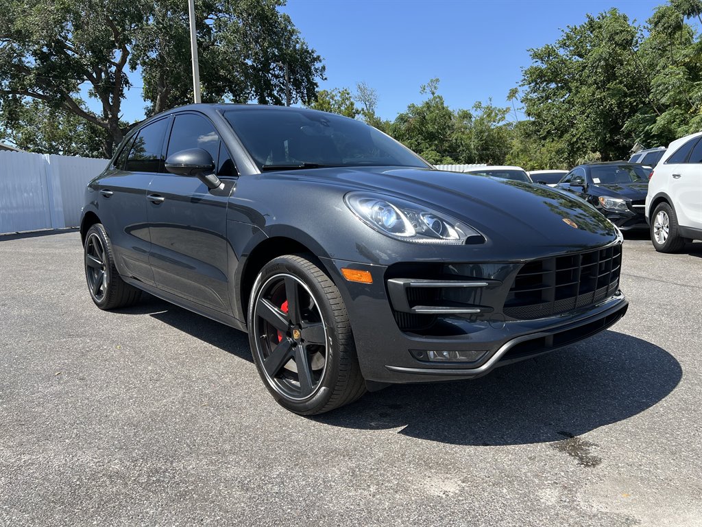 2017 Porsche Macan Turbo photo