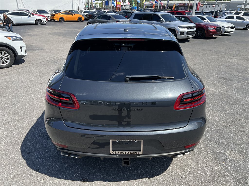 2017 Porsche Macan Turbo photo