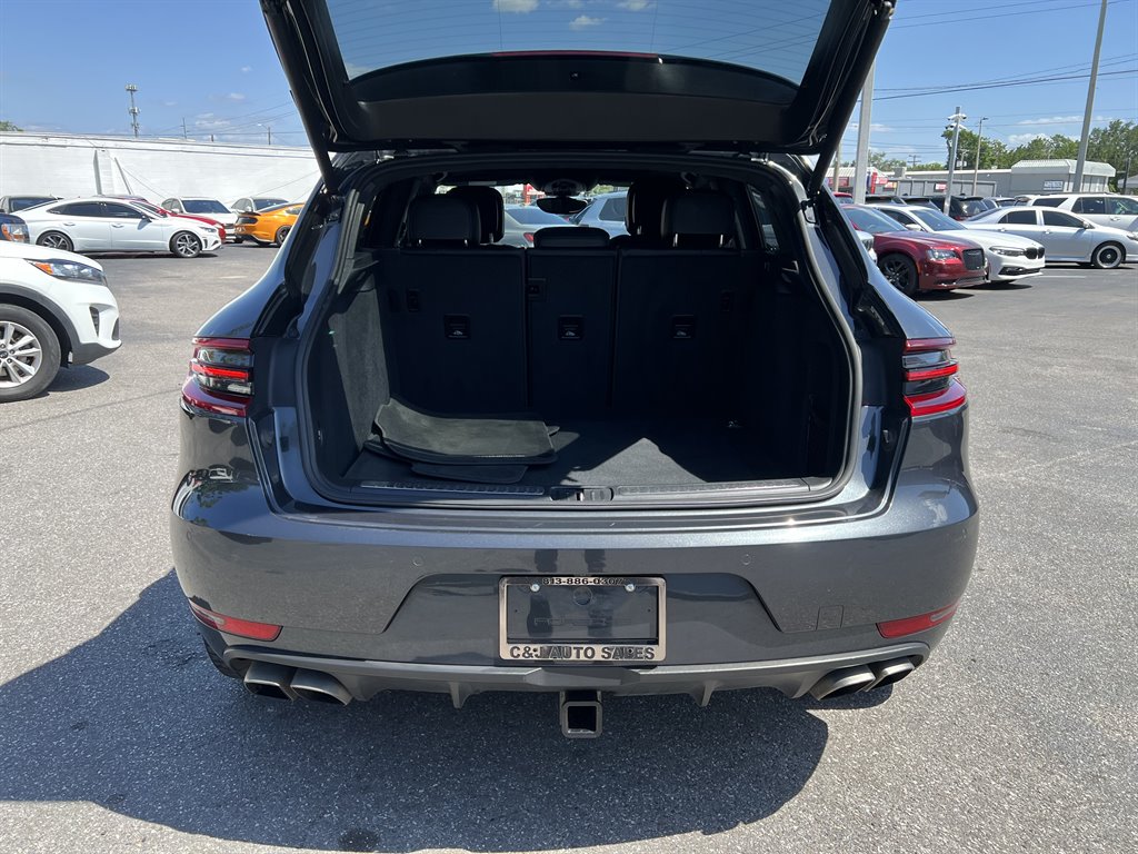 2017 Porsche Macan Turbo photo