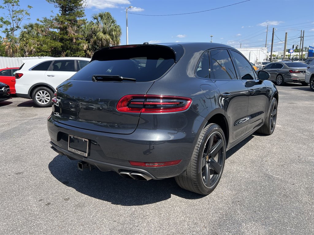 2017 Porsche Macan Turbo photo