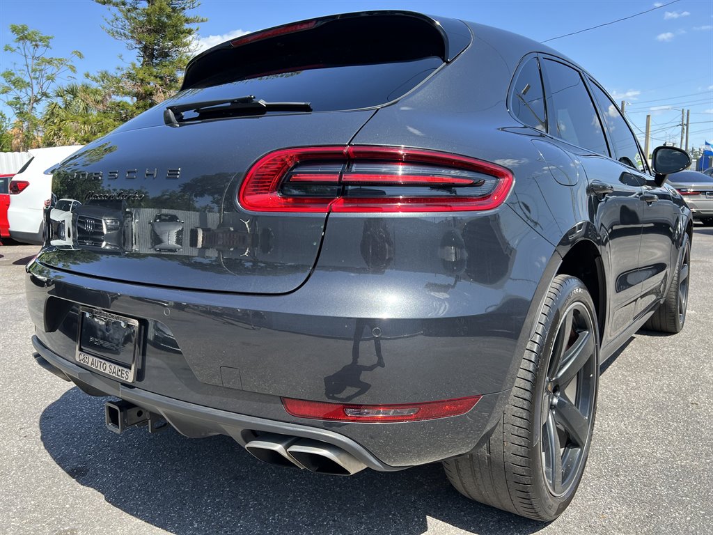 2017 Porsche Macan Turbo photo