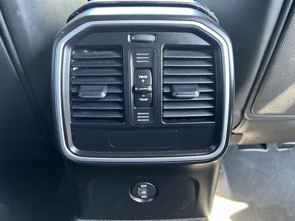 2017 Porsche Macan Turbo photo
