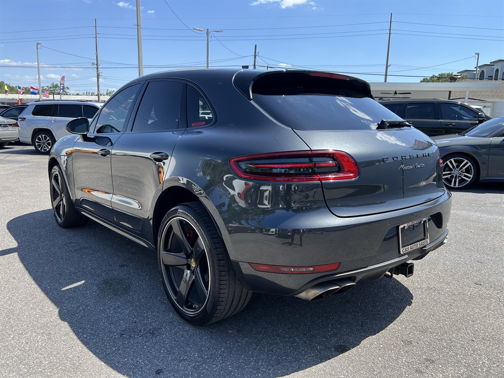 2017 Porsche Macan Turbo photo