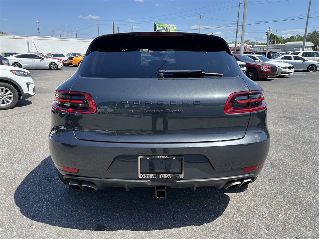 2017 Porsche Macan Turbo photo