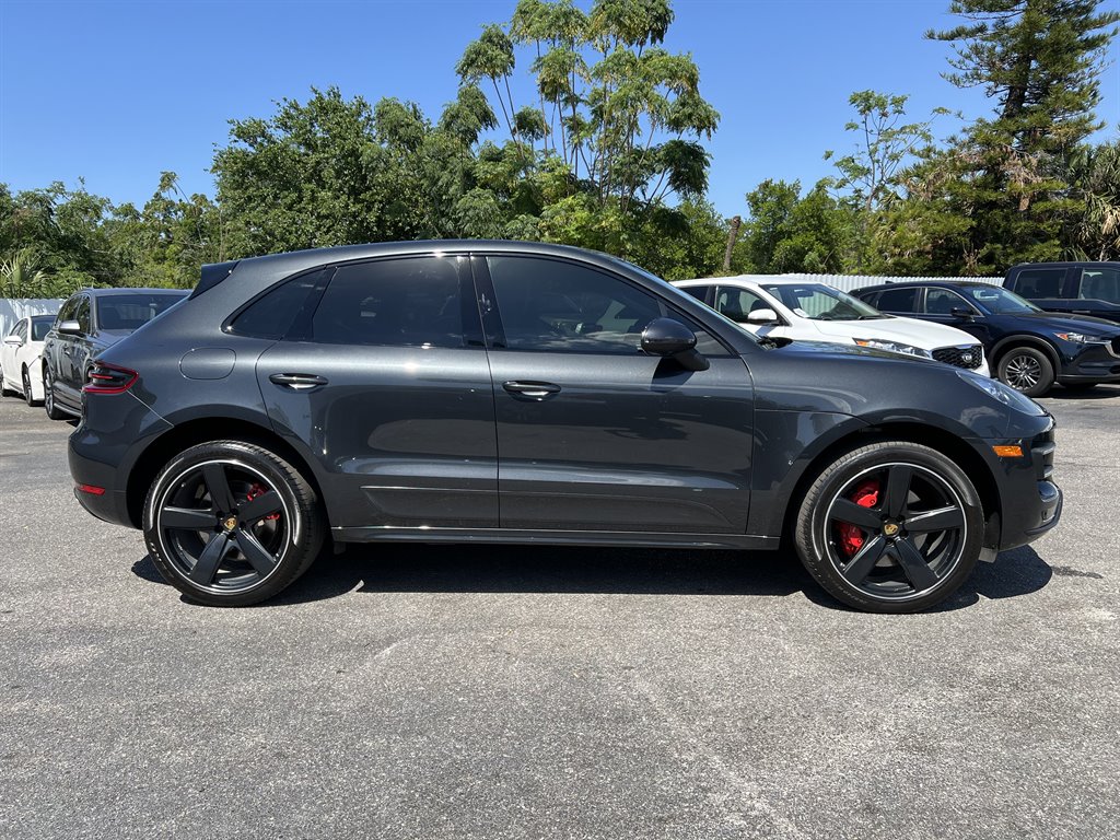 2017 Porsche Macan Turbo photo