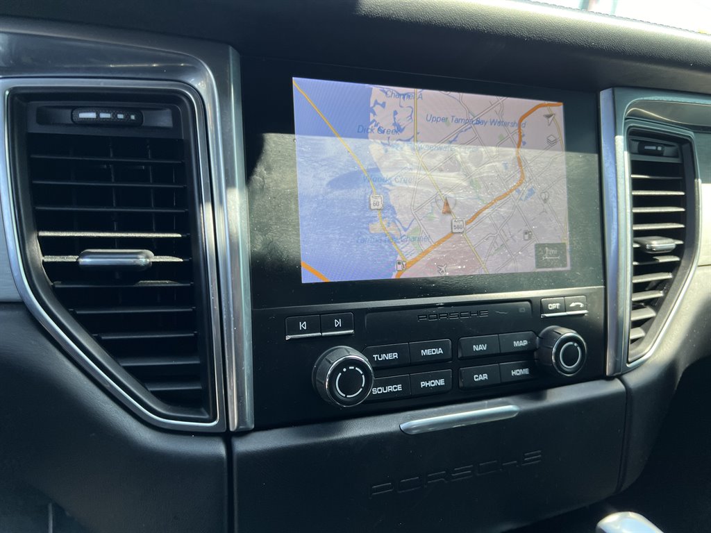 2017 Porsche Macan Turbo photo