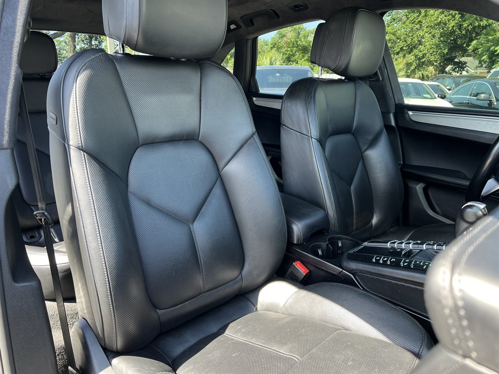 2017 Porsche Macan Turbo photo