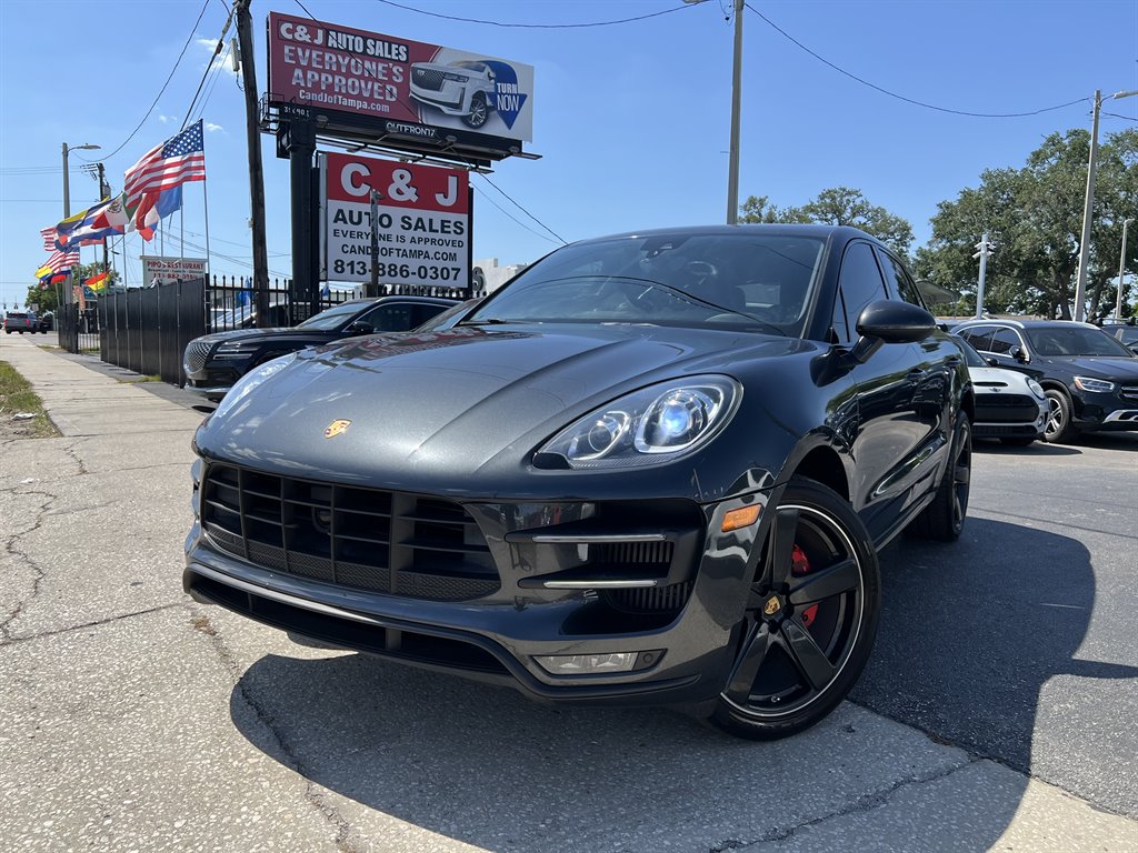 2017 Porsche Macan Turbo photo