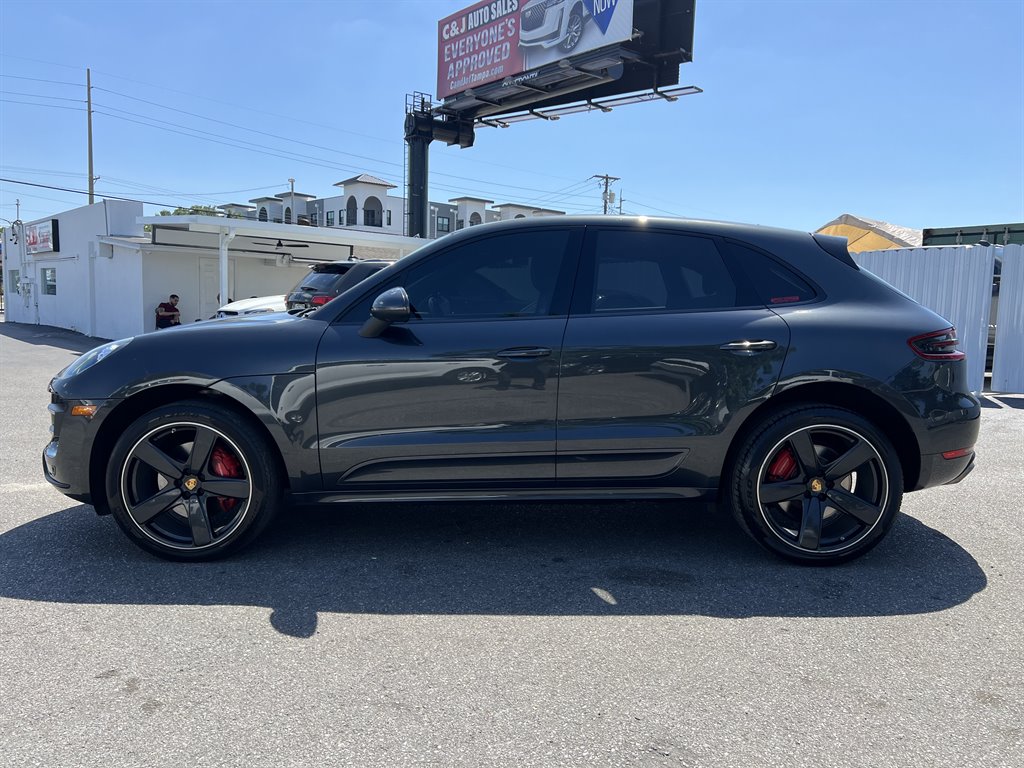 2017 Porsche Macan Turbo photo