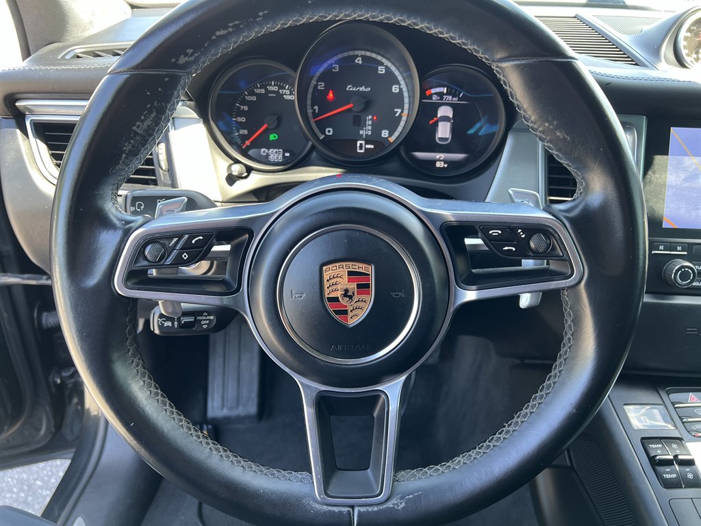 2017 Porsche Macan Turbo photo