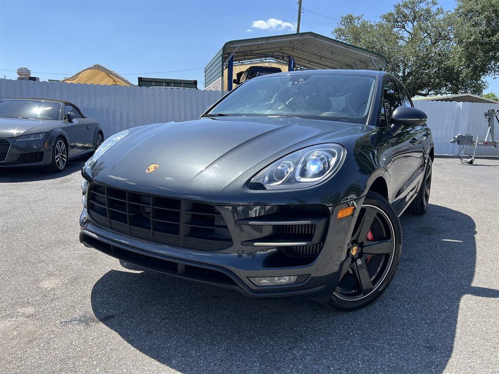2017 Porsche Macan Turbo photo