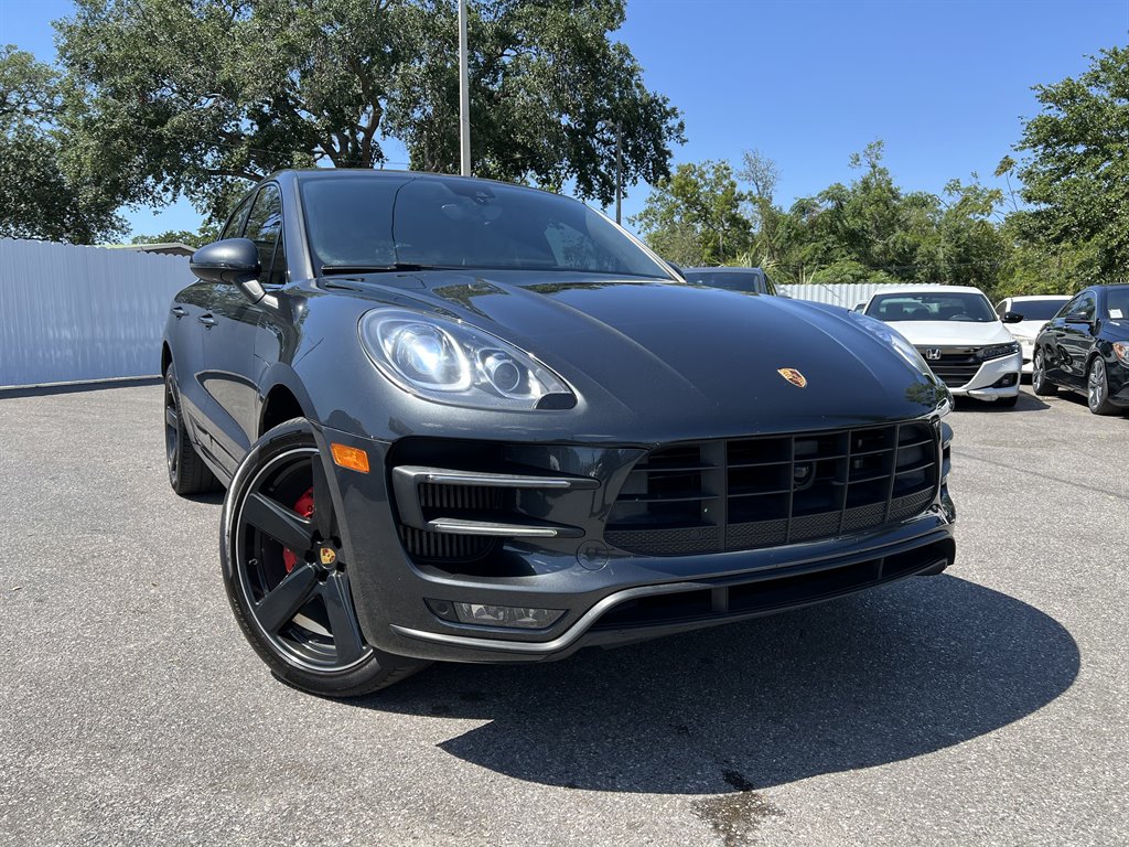 2017 Porsche Macan Turbo photo