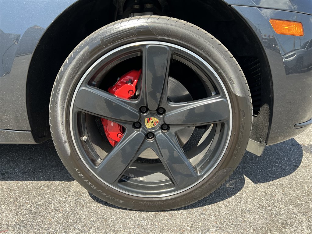 2017 Porsche Macan Turbo photo