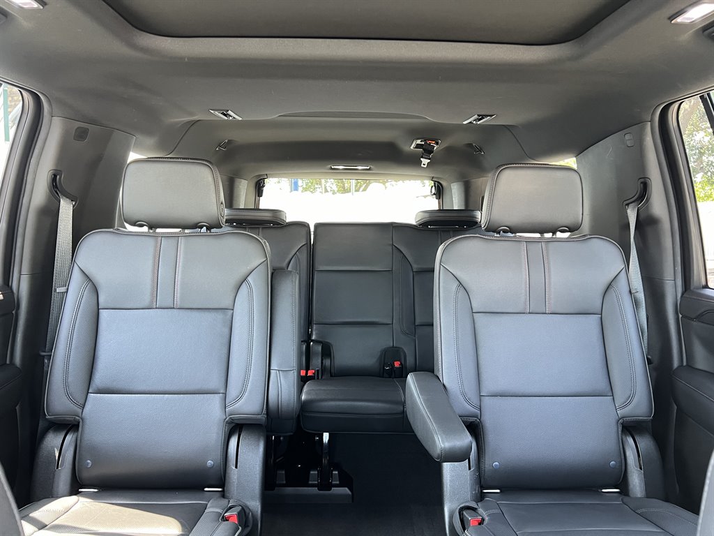 2021 Chevrolet Suburban 1500 RST photo