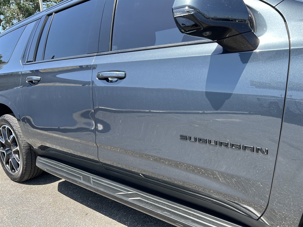 2021 Chevrolet Suburban 1500 RST photo