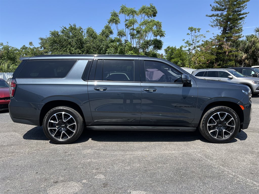 2021 Chevrolet Suburban 1500 RST photo