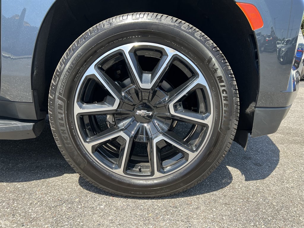 2021 Chevrolet Suburban 1500 RST photo