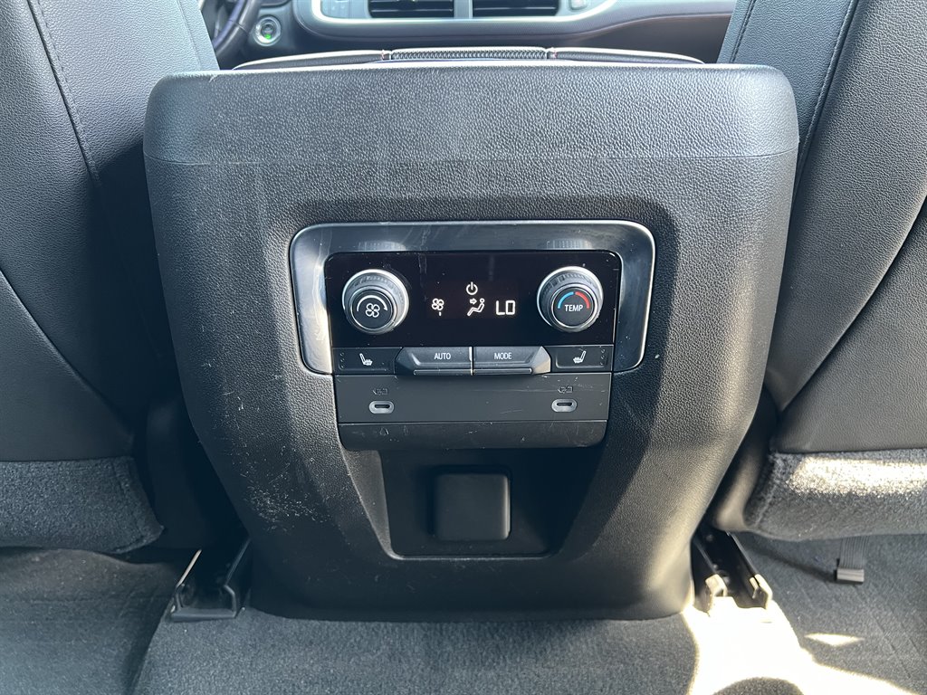 2021 Chevrolet Suburban 1500 RST photo
