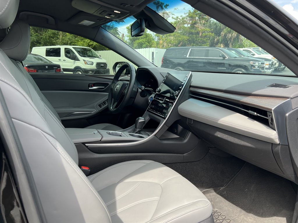 2022 Toyota Avalon Hybrid XLE photo