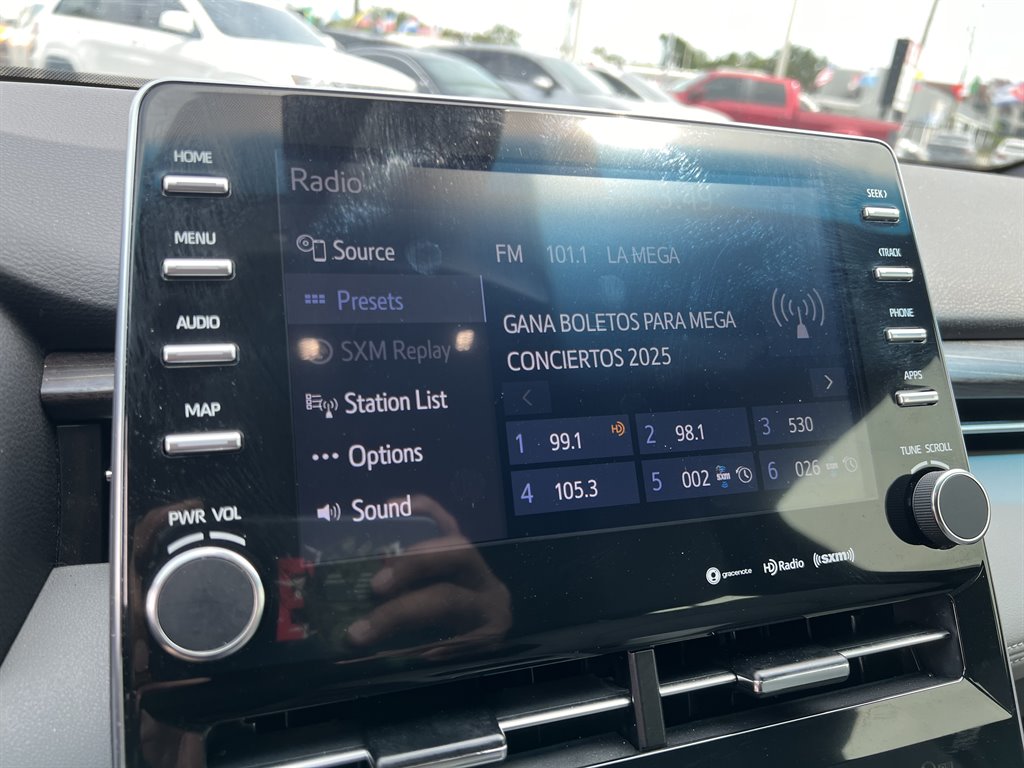 2022 Toyota Avalon Hybrid XLE photo