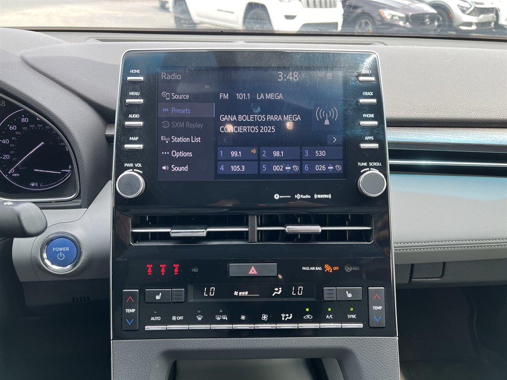 2022 Toyota Avalon Hybrid XLE photo