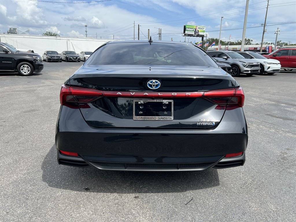 2022 Toyota Avalon Hybrid XLE photo