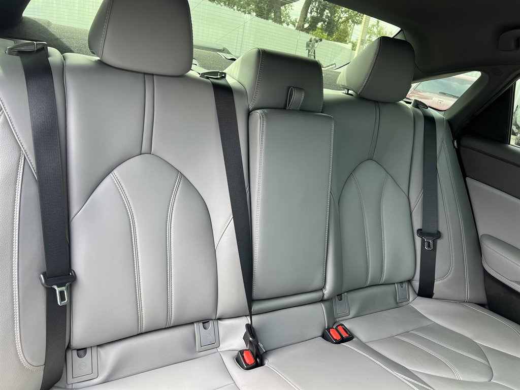 2022 Toyota Avalon Hybrid XLE photo