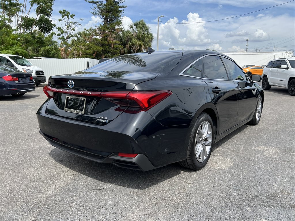 2022 Toyota Avalon Hybrid XLE photo