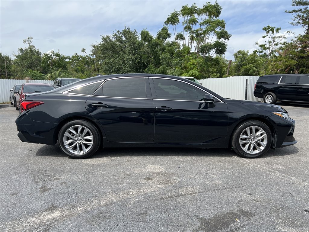 2022 Toyota Avalon Hybrid XLE photo
