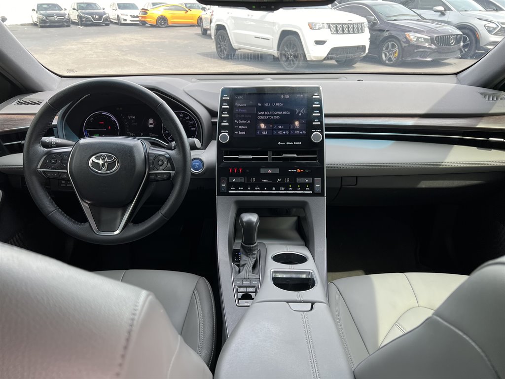 2022 Toyota Avalon Hybrid XLE photo