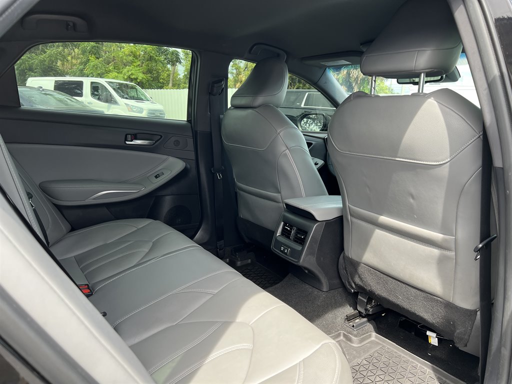 2022 Toyota Avalon Hybrid XLE photo