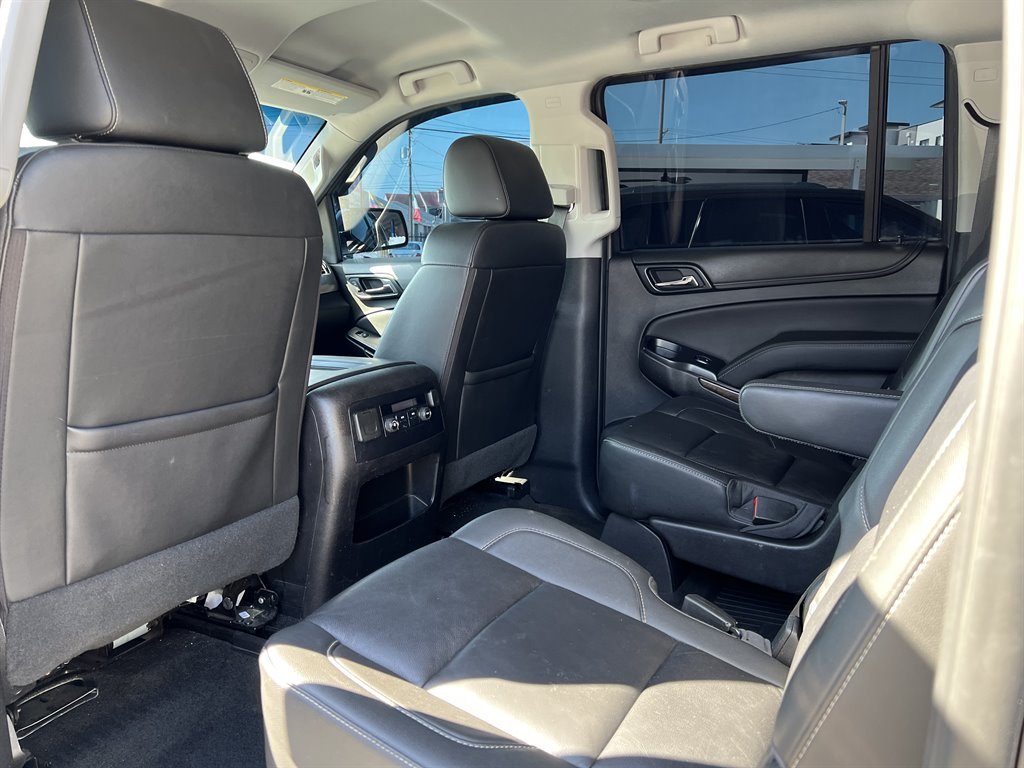 2018 Chevrolet Suburban 1500 LT photo