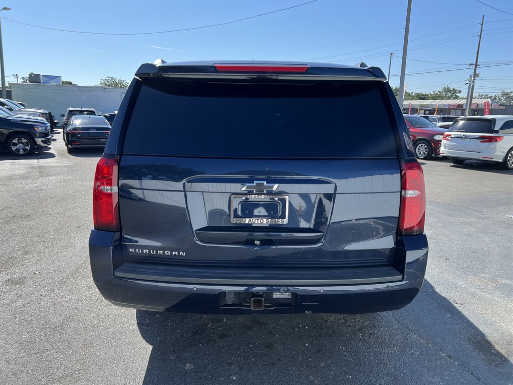 2018 Chevrolet Suburban 1500 LT photo