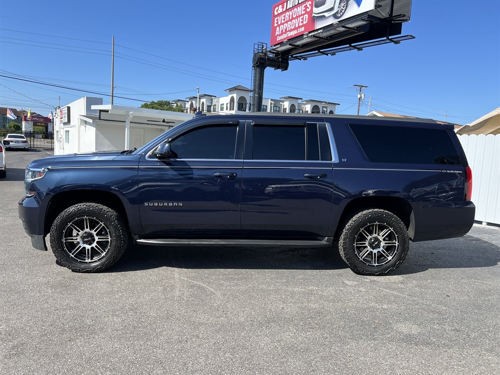 2018 Chevrolet Suburban 1500 LT photo