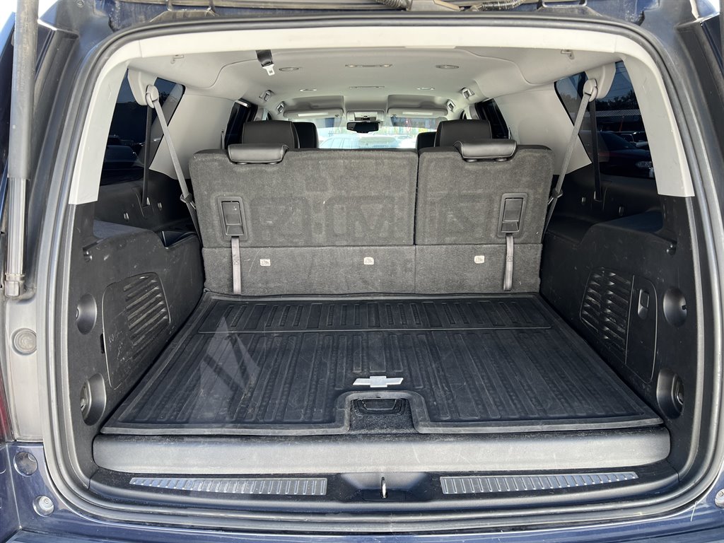 2018 Chevrolet Suburban 1500 LT photo