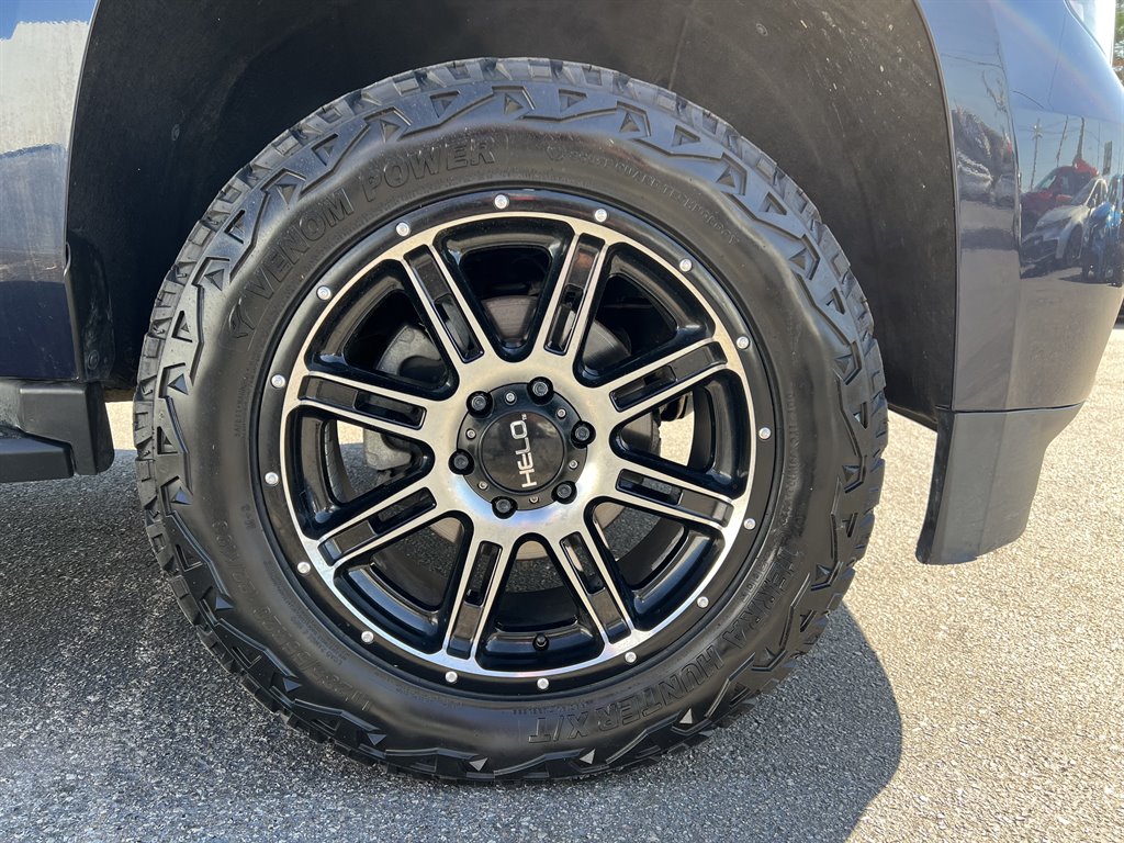 2018 Chevrolet Suburban 1500 LT photo