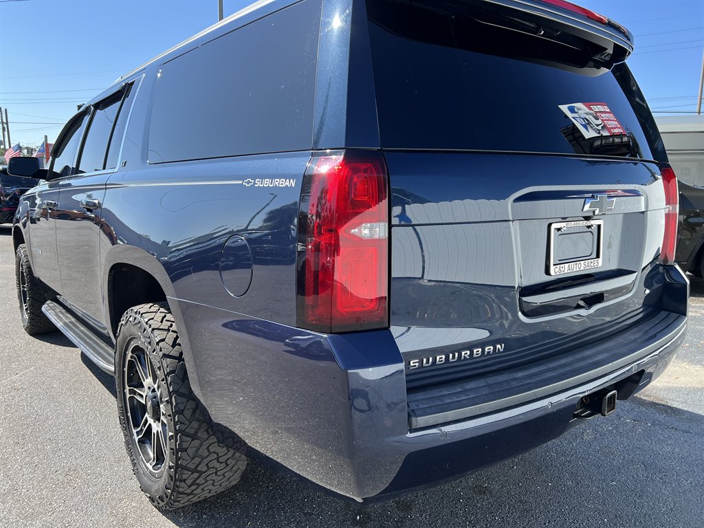 2018 Chevrolet Suburban 1500 LT photo