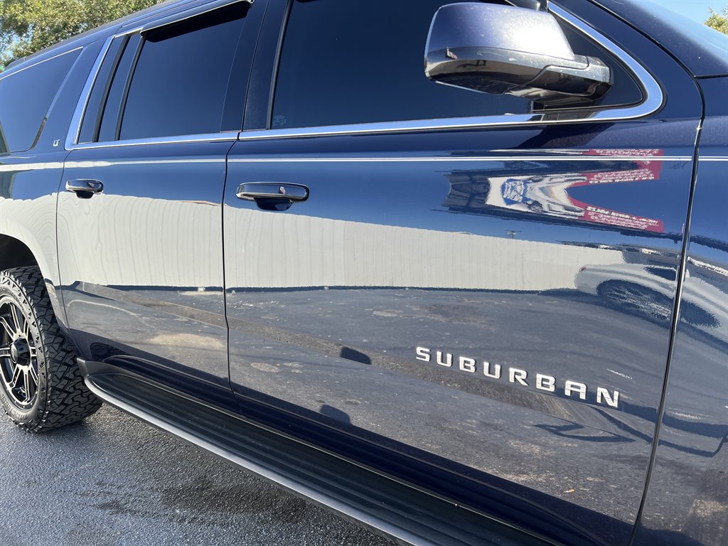 2018 Chevrolet Suburban 1500 LT photo
