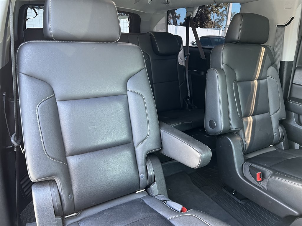 2018 Chevrolet Suburban 1500 LT photo