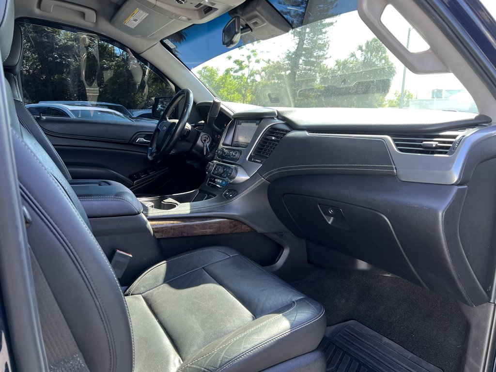2018 Chevrolet Suburban 1500 LT photo