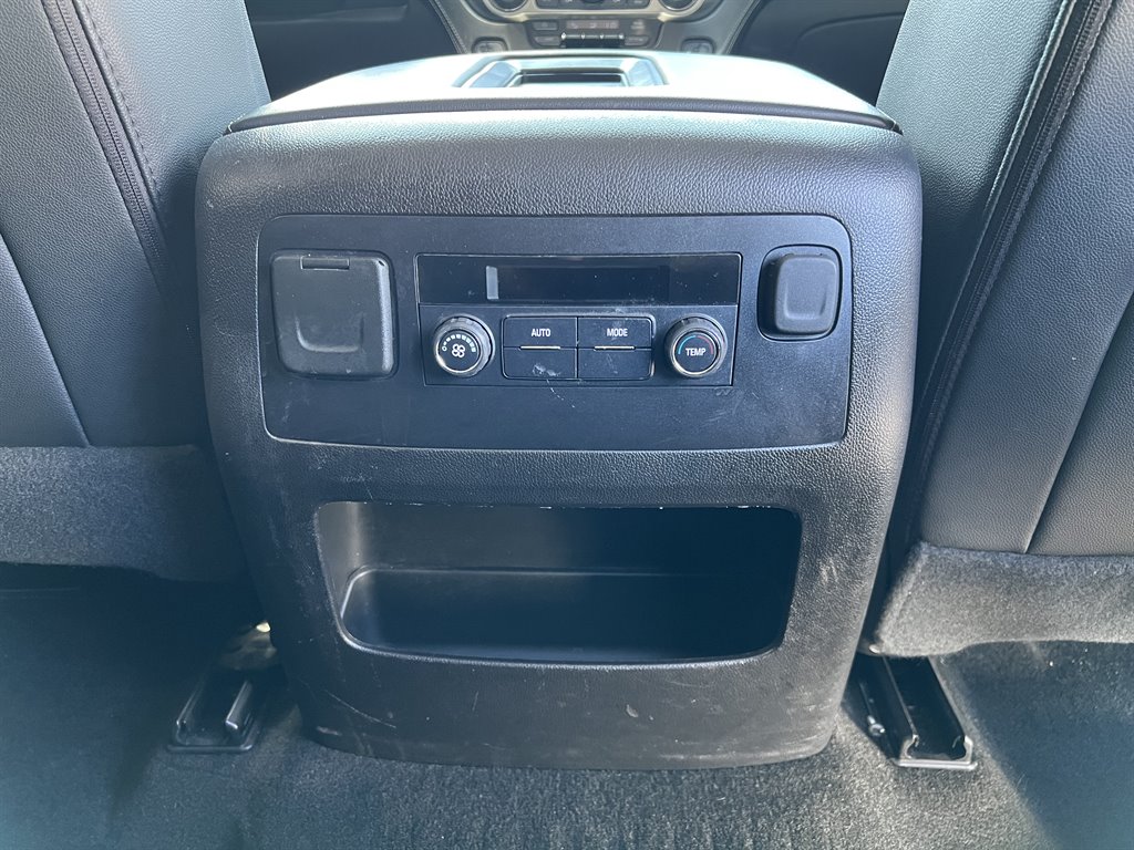 2018 Chevrolet Suburban 1500 LT photo