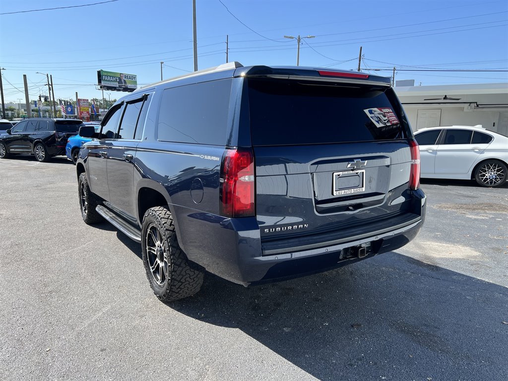 2018 Chevrolet Suburban 1500 LT photo